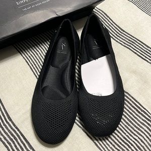 NWT Simply Vera black flats 8.5